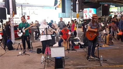  Bintang Hits Concert: Hiljattain Malaijilainen Pop-Tähti Bawa Livensi Melodiajoistaan Suomeen!