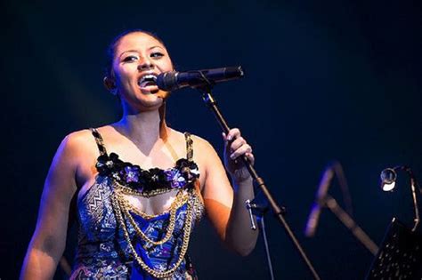 Dira Sugandi Konsertti:  Indonesialainen Pop-Supertähti Saapuu Suomeen!